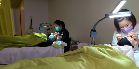 Wimpernverlängerung unter hygienischen Bedingungen