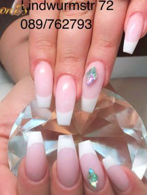 Nageldesign leonis nails and hair